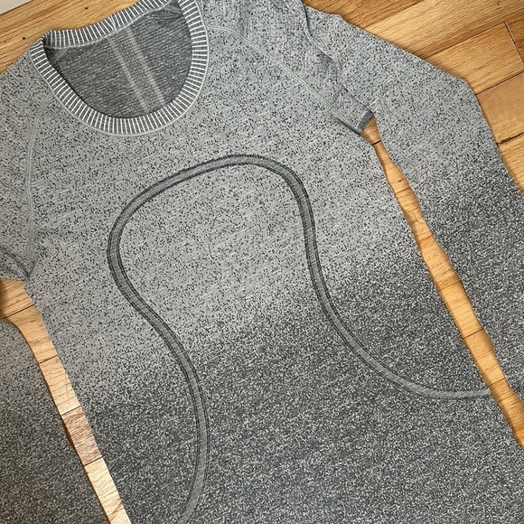 Lululemon long sleeve - Picture 2 of 3